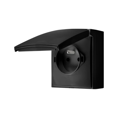 AQUACLICK gniazdo pojedyncze natynkowe z uziemieniem 2P+Z, z przesłonami torów prądowych, IP44, klapka czarny mat, szybkozłącza, czarny mat [10]