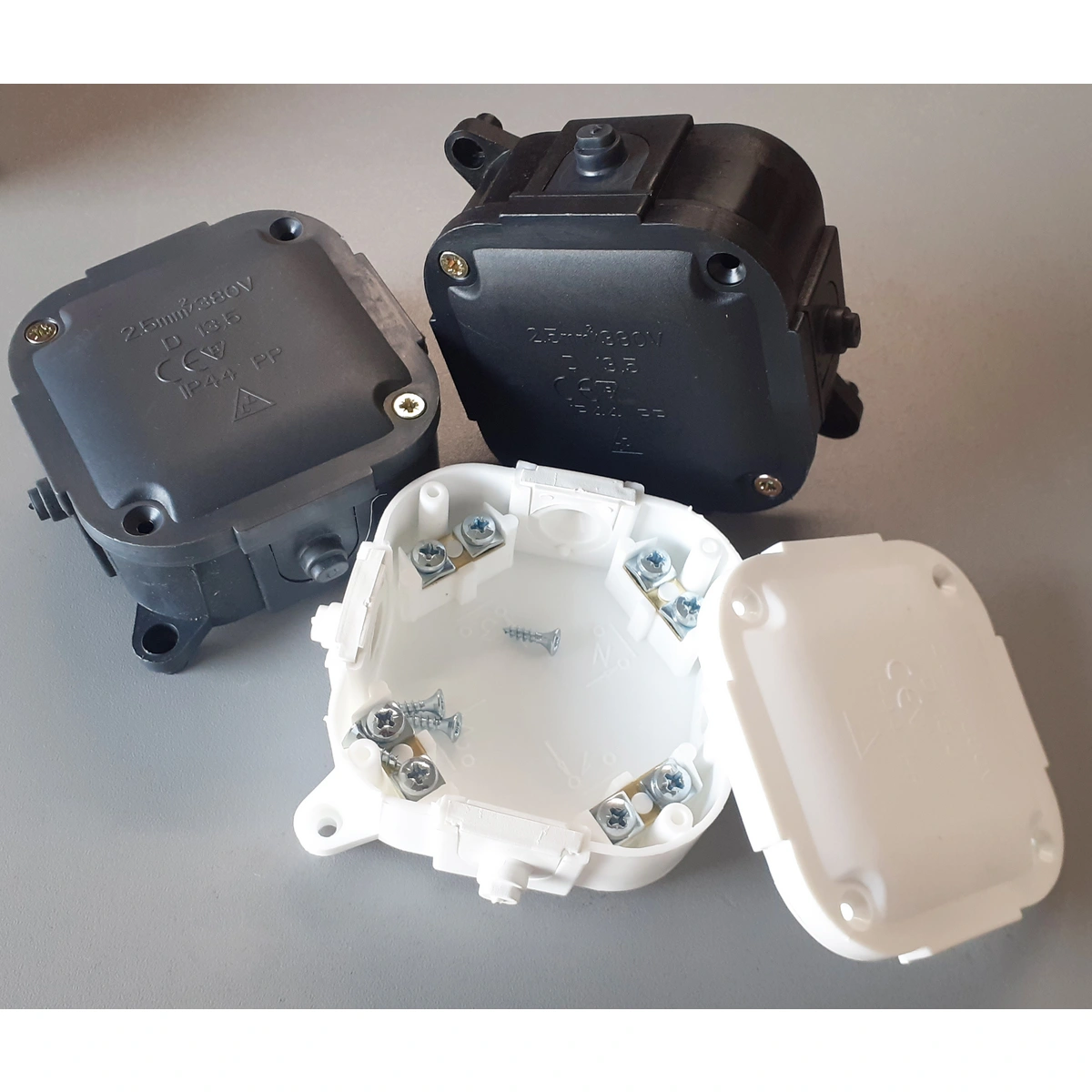 Puszka hermet. pełna 85x85 IP44 (013.10) [opk 40szt]